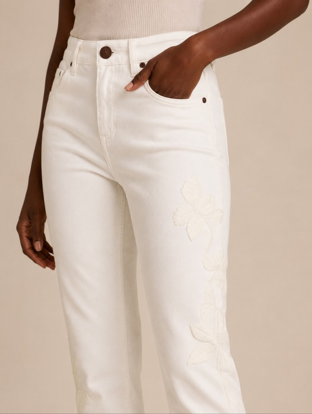 ❤ NWT! CABI EMBROIDERED SLIM BOYFRIEND JEANS, 0 (25) - Picture 3 of 11